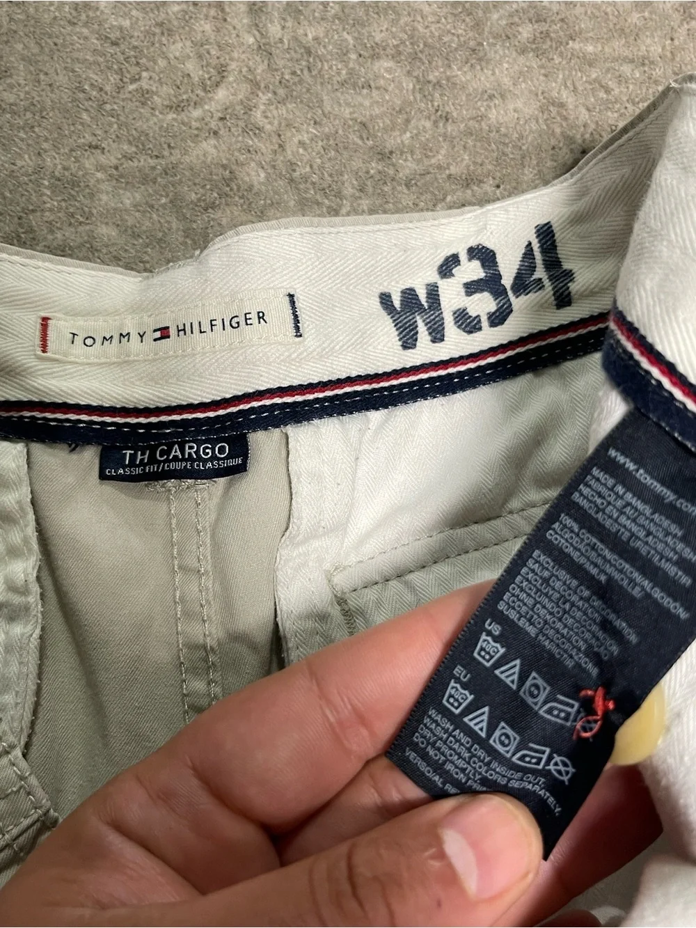 Early 2000’s Men’s Tommy Hilfiger Cargo 100% Cotton Khaki Shorts